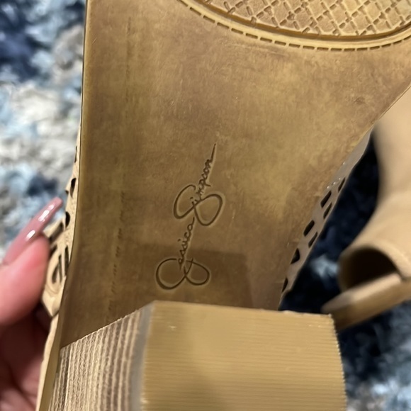 Jessica Simpson Women's Cherrell Ankle Bootie, tan‎ 9.5 - Picture 9 of 10